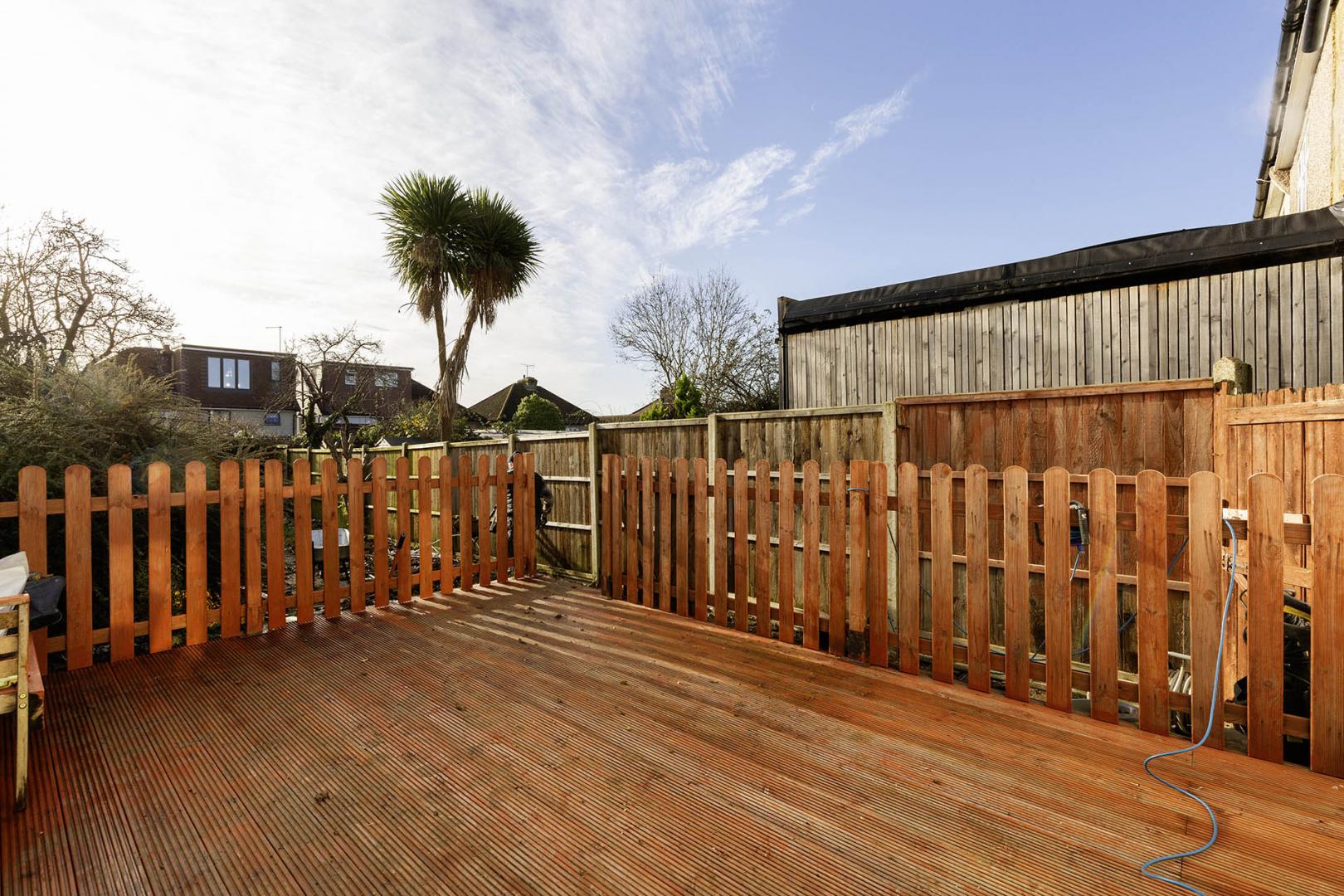 			5 Bedroom, 1 bath, 1 reception Flat			 Fleetwood Road, DOLLIS HILL